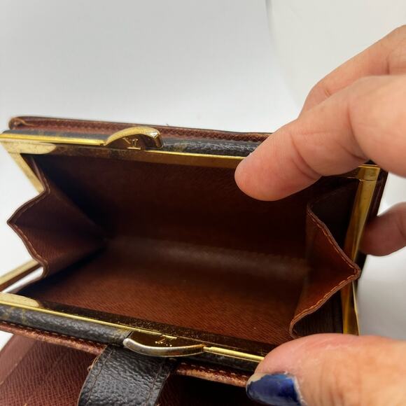 GUC Louis Vuitton Monogram Compact Wallet - Picture 5 of 8